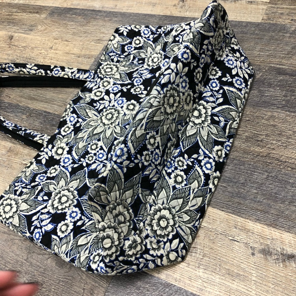 Large Vera Bradley Tote - Picture 5 of 12